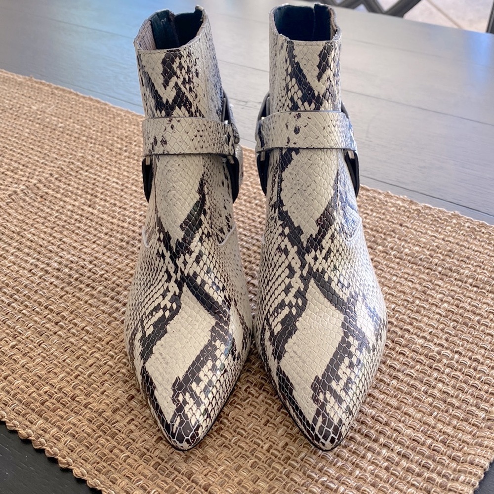 LIKE NEW! Vince Camuto Snakeskin Ankle Heeled Booties.
